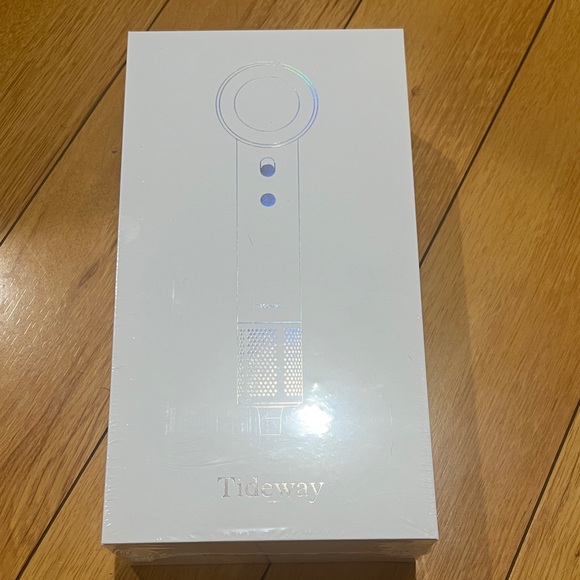 White and Gold Hair Dryer - Picture 10 of 12